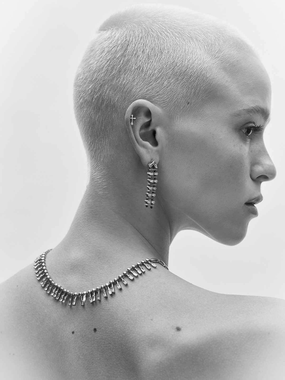 261122_juju0490-bw
